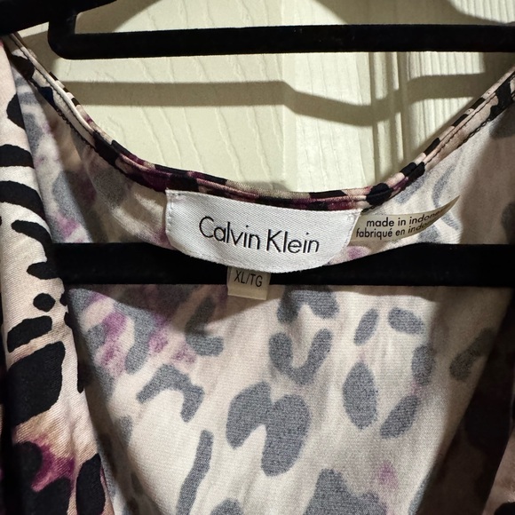 Calvin Klein Animal Print Flow Top - Picture 2 of 4